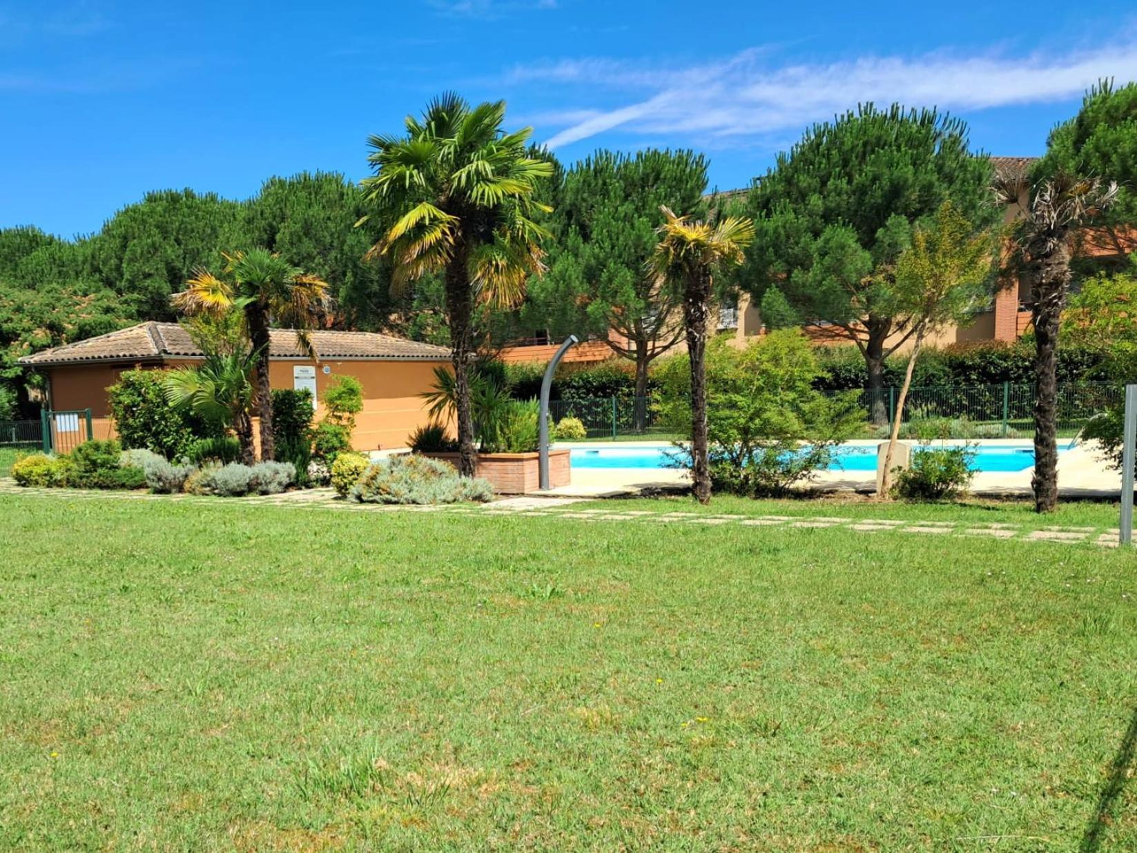 Le Montauriol - Logement Avec Terrasse - Piscine -Tennis - Place De Parking Privee Apartman Montauban Kültér fotó